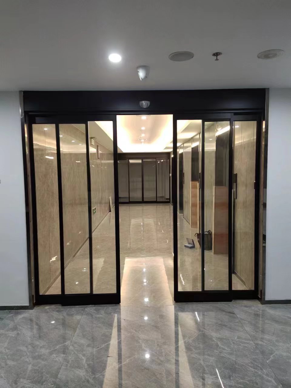 润州区玻璃伸缩门